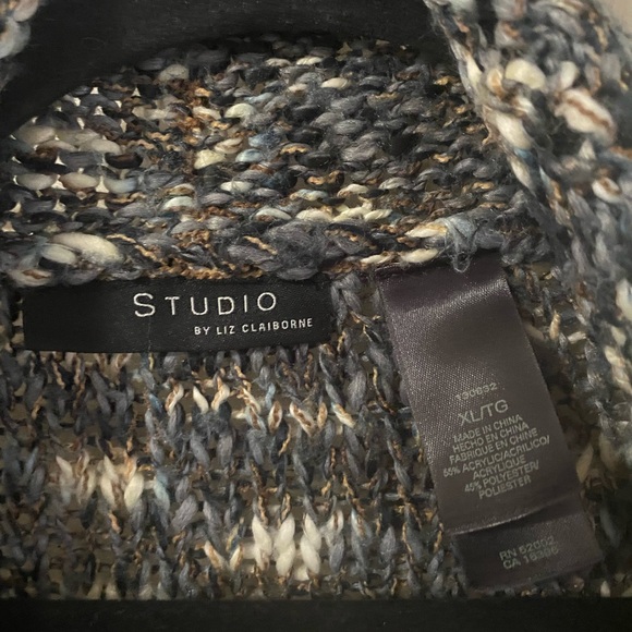 A beautiful sweater by Liz Claiborne - Picture 4 of 5